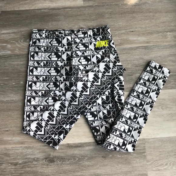 Nike Pants - Nike Geometric Leggings Black & White Size Small